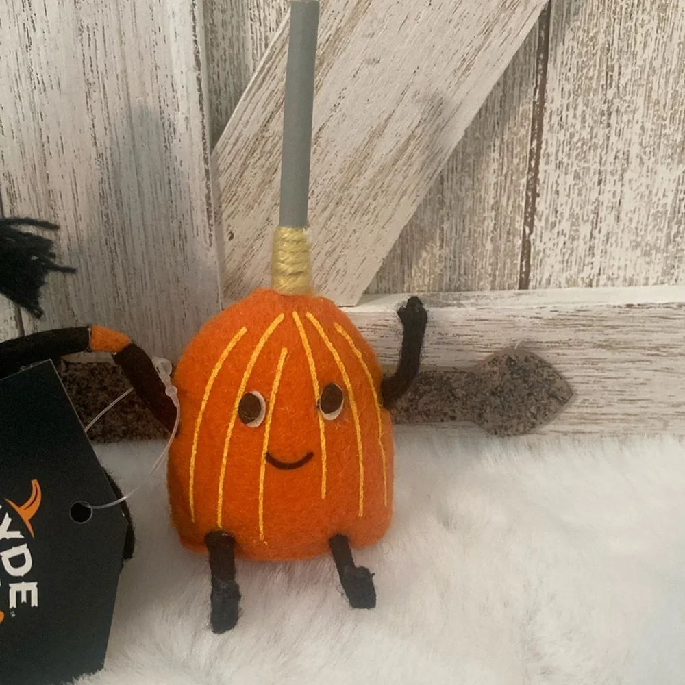 Hyde and Eek 2022 Halloween Witch and Broom Figurine